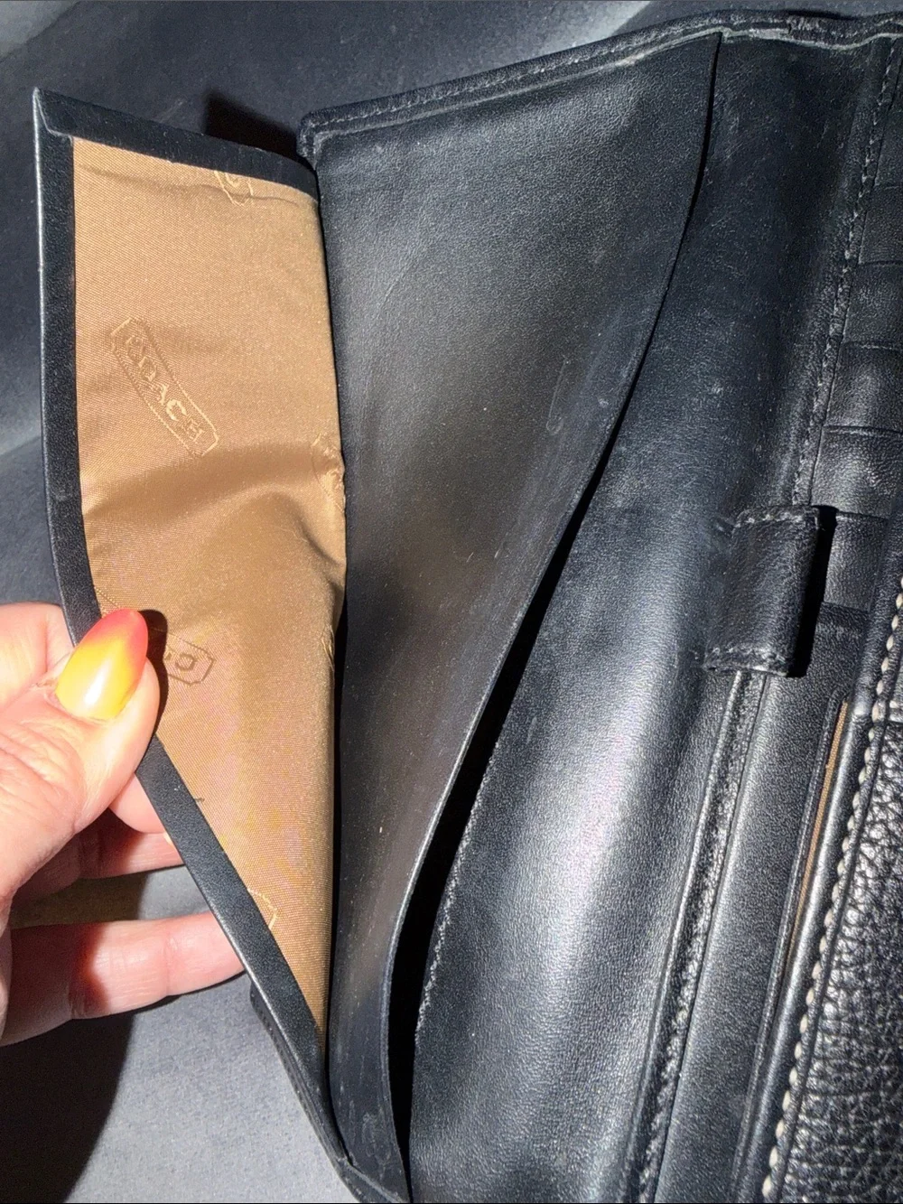 Coach Hampton Leather Trifold Wallet with Contrast Stitching